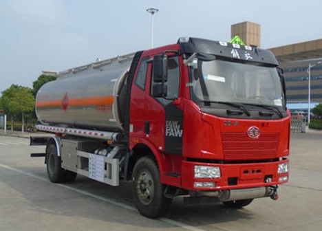 解放J6單橋13噸鋁合金油罐車圖片 解放J6單橋13噸鋁合金油罐車圖片