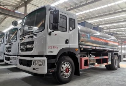 國六東風(fēng)多利卡D9腐蝕性物品罐式運輸車圖片 國六東風(fēng)多利卡D9腐蝕性物品罐式運輸車圖片