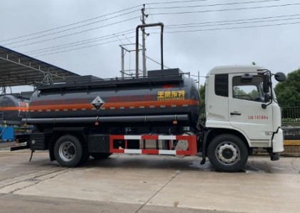 國(guó)六東風(fēng)天錦腐蝕性物品罐式運(yùn)輸車圖片 國(guó)六東風(fēng)天錦腐蝕性物品罐式運(yùn)輸車圖片