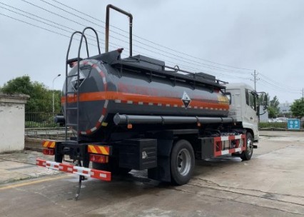 國(guó)六東風(fēng)天錦腐蝕性物品罐式運(yùn)輸車圖片 國(guó)六東風(fēng)天錦腐蝕性物品罐式運(yùn)輸車圖片