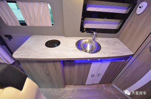 齊星新全順中頂升頂房車 齊星新全順中頂升頂房車