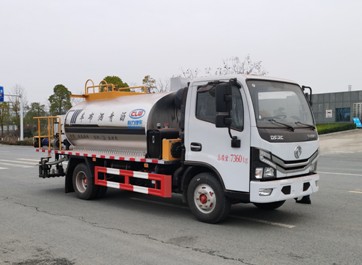 4.2立方標(biāo)準(zhǔn)型瀝青灑布車 4.2立方標(biāo)準(zhǔn)型瀝青灑布車