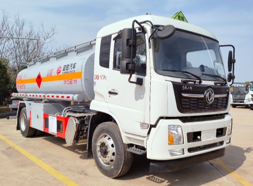 國六東風(fēng)天錦12.65方油罐車_CSC5180GJYD6A型加油車 國六東風(fēng)天錦12.65方油罐車_CSC5180GJYD6A型加油車