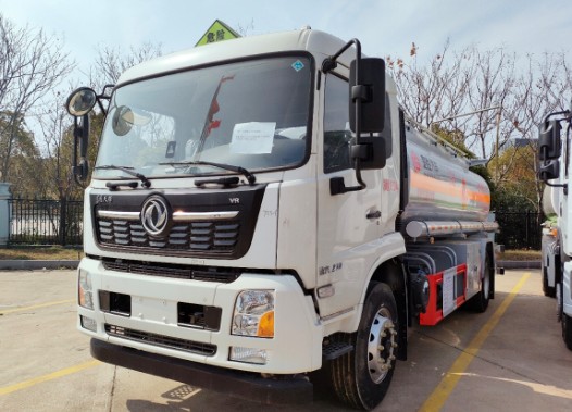 國六東風(fēng)天錦12.65方油罐車_CSC5180GJYD6A型加油車 國六東風(fēng)天錦12.65方油罐車_CSC5180GJYD6A型加油車