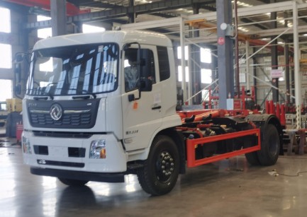 東風(fēng)天錦4700軸距勾臂垃圾車_HDW5182ZXXD6型車廂可卸式垃圾車 東風(fēng)天錦4700軸距勾臂垃圾車_HDW5182ZXXD6型車廂可卸式垃圾車