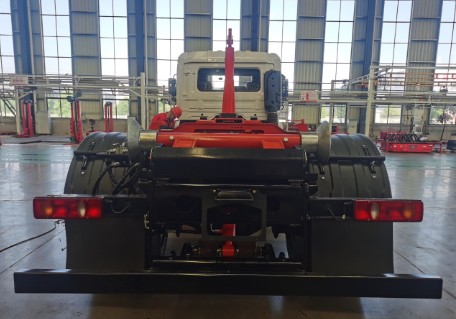 東風(fēng)天錦4700軸距勾臂垃圾車_HDW5182ZXXD6型車廂可卸式垃圾車 東風(fēng)天錦4700軸距勾臂垃圾車_HDW5182ZXXD6型車廂可卸式垃圾車