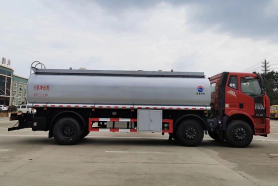 解放J6小三軸普通液體運(yùn)輸車_潤(rùn)知星牌SCS5255GPGCA6型普通液體運(yùn)輸車 解放J6小三軸普通液體運(yùn)輸車_潤(rùn)知星牌SCS5255GPGCA6型普通液體運(yùn)輸車