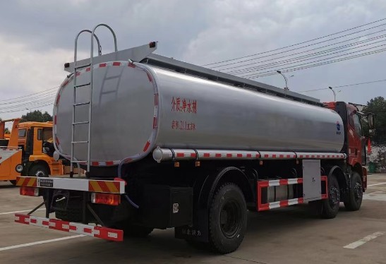 解放J6小三軸普通液體運(yùn)輸車_潤(rùn)知星牌SCS5255GPGCA6型普通液體運(yùn)輸車 解放J6小三軸普通液體運(yùn)輸車_潤(rùn)知星牌SCS5255GPGCA6型普通液體運(yùn)輸車